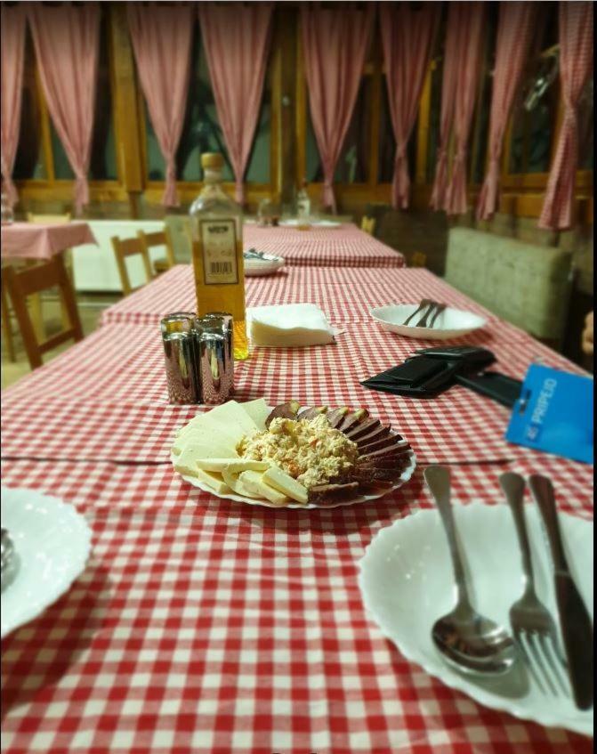 Domacinstvo Kod Gere Bed & Breakfast Crni Vrh Luaran gambar